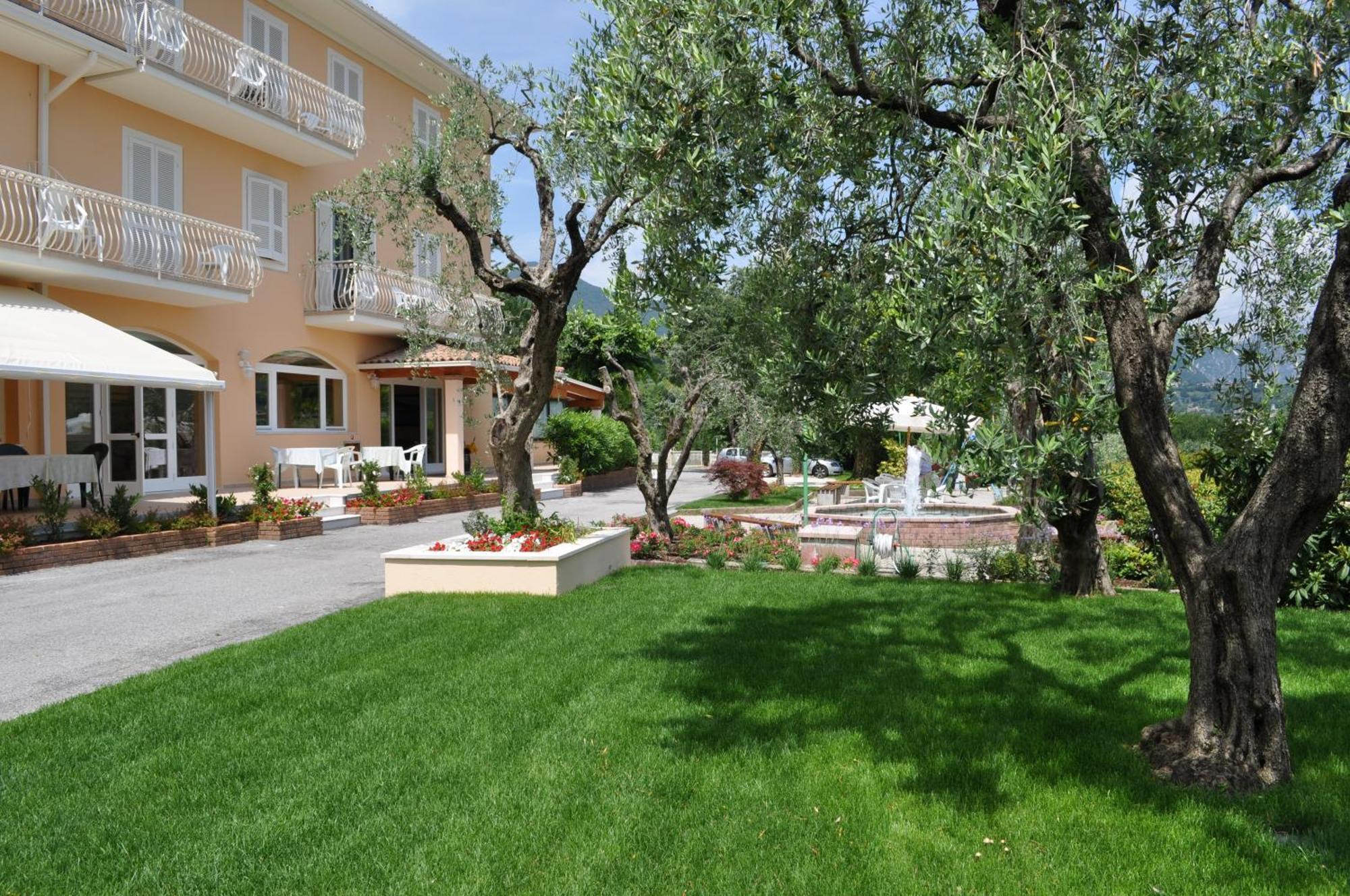 Hotel Panoramica Salo Exterior photo
