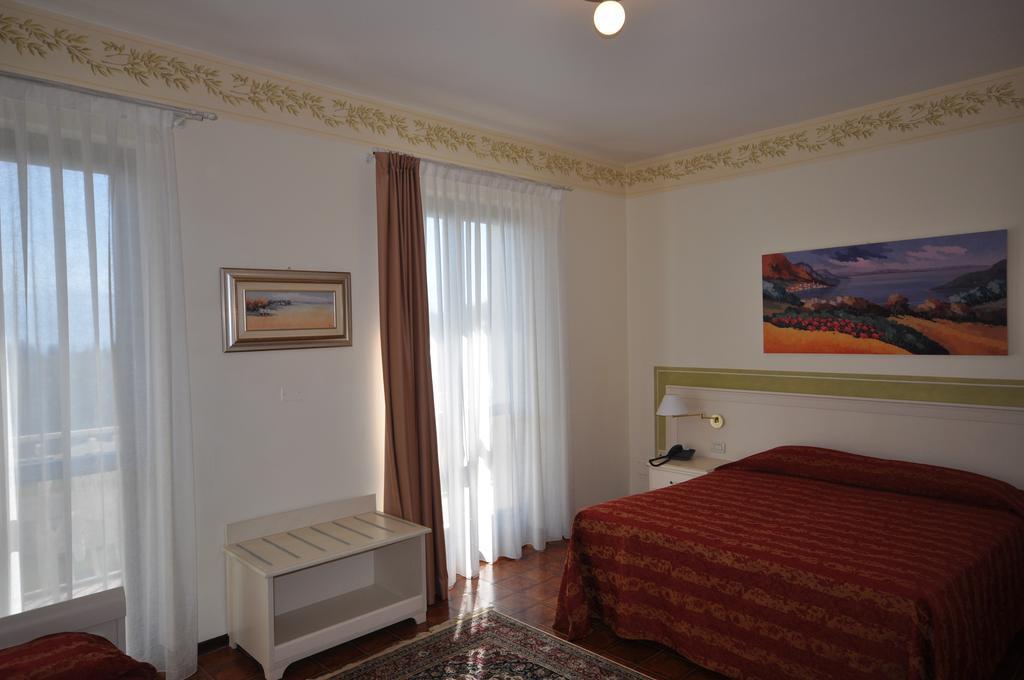 Hotel Panoramica Salo Exterior photo